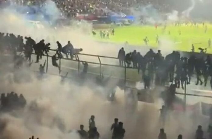 Suasana di dalam stadion Kanjuruhan